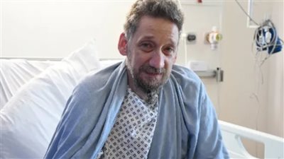 أول مريض في بريطانيا يحصل على عملية زرع رئتين في صندوق