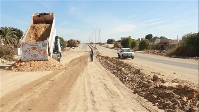 محافظ الجيزة: تخصيص 8 ملايين جنيه لتطوير الطرق المؤدية للمزارات السياحية بالواحات البحرية