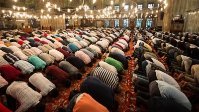 مواعيد صلاة التراويح الرسمية في رمضان 2025.. جدول توضيحي بالمواقيت