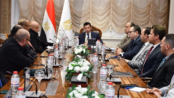 وزير الرياضة يلتقي