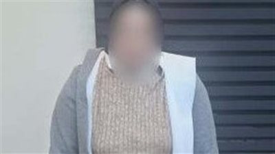 التحقيق مع متهمة حاولت تهريب 750 ألف جنيه داخل حقيبتها خلال سفرها خارج البلاد