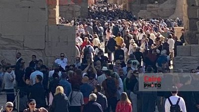 انتعاشة سياحية كبيرة.. معابد الكرنك بالأقصر تستقبل أكثر من 10 آلاف سائح | صور
