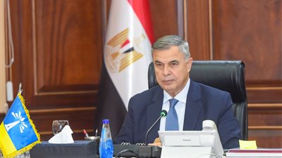 للحد من الحوادث.. محافظ الإسكندرية يوافق على إنشاء 3 إشارات مرور بمحور المحمودية