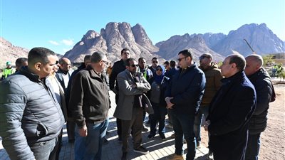 وزير الإسكان يختتم جولته بسانت كاترين بتفقد المباني الخدمية الجديدة وتطوير مركزي البلدة التراثية والزوار
