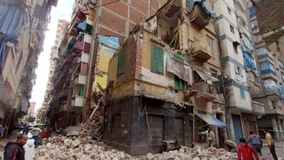 سقوط أجزاء من عقار في محرم بك بالإسكندرية دون إصابات 