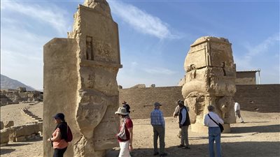 عالم آثار بريطاني يوثق زيارته لـ منطقة آثار أتريبس بمحافظة سوهاج | صور