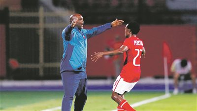 موسيماني مدرب الاستقلال الإيراني مهتم بالتعاقد مع بيرسي تاو