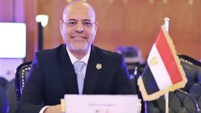 وزير العمل: السبت المقبل إجازة للعاملين بالقطاع الخاص بمناسبة ذكرى ثورة 25 يناير وعيد الشرطة