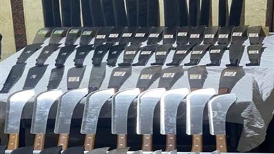 77 قطعة.. القبض على مالك محل للإتجار في الأسلحة البيضاء دون ترخيص بالبحيرة