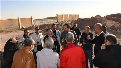 محافظ أسوان يكلف نائبه بلقاء ممثلي حي اللوتس واصطحابهم لخزان المحمودية لمشاهدة الجهود