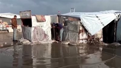 مرصد الأزهر يدعو المجتمع الدولي للتحرك الفوري لرفع الحصار: مخيمات غزة غمرتها مياه الأمطار