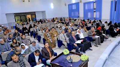 محافظ سوهاج يعقد اللقاء الجماهيري الأسبوعي للاستماع لمطالب المواطنين