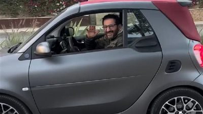 تعرف على السيارة الكهربائية التي طلب الفنان أحمد حلمي استبدالها بسندوتش