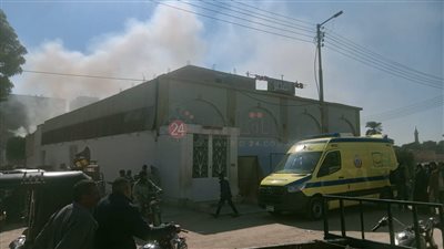 نشوب حريق في مخزن خردة بقنا.. والحماية المدنية تحاول السيطرة | صور