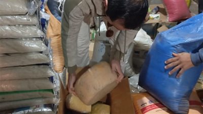 ضبط كميات أغذية منتهية الصلاحية خلال حملة تفتيشية بكفر شكر في القليوبية 