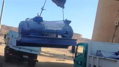 لإنهاء مشكلة المياه ببعض المناطق السكنية.. محافظ أسوان: بدء تركيب المواتير والطلمبات بالروافع