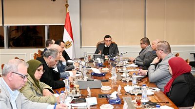 وزير الإسكان يوجه بالانتهاء من المشروعات الجارية وسرعة التعاقد مع شركات متخصصة لتشغيلها 