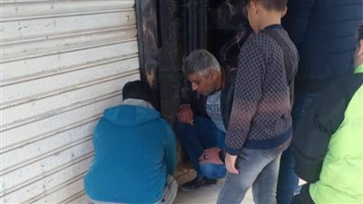 غلق 3 مقاهٍ لتعديها على الطريق العام وإدارتها بدون ترخيص في كفر الدوار