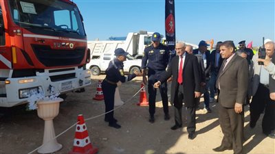 محافظ شمال سيناء يشهد اصطفاف سيارات ومعدات مواجهة الأزمات والكوارث 