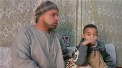 العملية استغرقت 3 ساعات.. بائع متجول: ربنا كرمنى في ولدي الوحيد ورجع من الموت.. نجاة طفل غرس في قلبة مسمار 6 سم بسوهاج