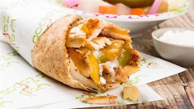 طريقة عمل الشاورما الفراخ.. تتبيلة المطاعم لـ نادية السيد