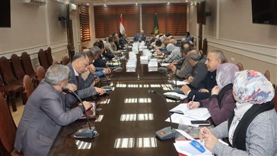 محافظ القليوبية يجتمع مع أصحاب المصانع بقرية باسوس لمناقشة تقنين أوضاع المنطقة الصناعية