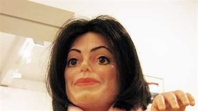 ظهرت لأول مرة بالمكسيك.. ما حقيقة تسريب فيديوهات لـ دمية مايكل جاكسون من الدارك ويب؟