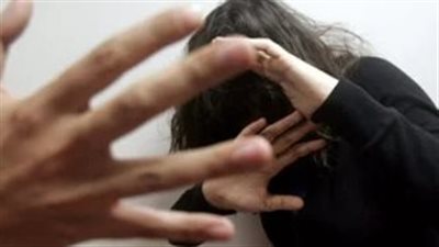 شاب يتعدى على فتاة بالضرب المبرح في دمياط