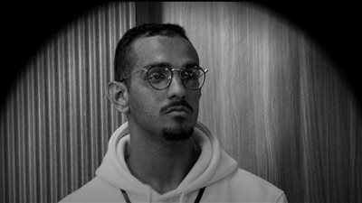 صدمته سيارة مجهولة.. والدة طالب بكلية الهندسة ضحية دهس في البحيرة: نفسي أجيب حق ابني 