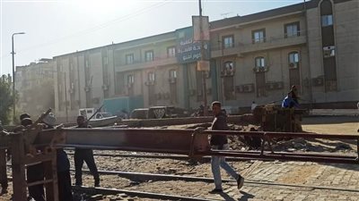 بعد تدخل محافظ أسوان.. فتح وتشغيل مزلقان النجاجرة في كوم أمبو لتسهيل الحركة المرورية 