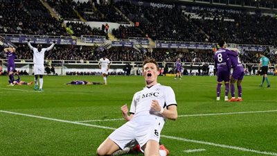 نابولي يواصل صدارته للدوري الإيطالي بفوز كبير على فيورنتينا
