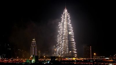 بعرض مبهر.. الاحتفال بمرور 15 عاما على افتتاح برج خليفة│ صور
