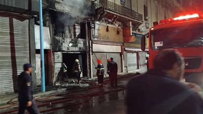 السيطرة على حريق بمحل سجاد ومفروشات في الإسكندرية | صور