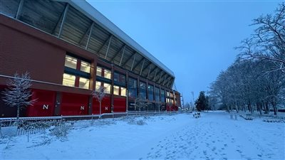 ليفربول يؤكد إقامة مباراة مانشستر يونايتد في موعدها.. واحتمالية التأجيل واردة