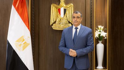 وزير الدولة للإنتاج الحربي يهنئ البابا تواضروس الثاني بمناسبة عيد الميلاد المجيد