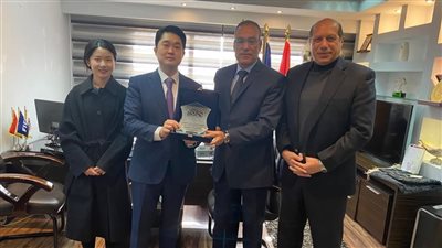 مصطفى عزام يستقبل وفد السفارة الكورية الجنوبية لبحث المزيد من التعاون في كرة القدم 2025