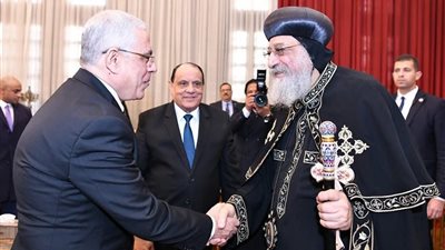 النائب العام ورئيس مجلس القضاء الأعلى يزوران البابا تواضروس للتهنئة بعيد الميلاد | صور