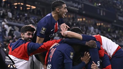 للمرة الـ13.. باريس سان جيرمان يتوج بالسوبر الفرنسي بعد الفوز على موناكو