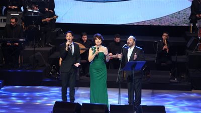 على الحجار يستعيد ذكريات ألحان شقيقه.. وأنوشكا بإطلالة استثنائية في حفل تكريم الراحل أحمد الحجار