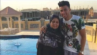 بعد عودته إلى قطر ليلًا.. تريزيجيه يغيب عن جنازة والدته