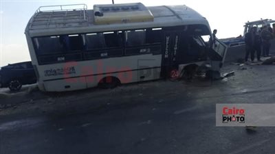 مصرع شخص وإصابة 14 آخرين في حادث تصادم أتوبيس مع سيارة بالطريق الأوسطي بالفيوم