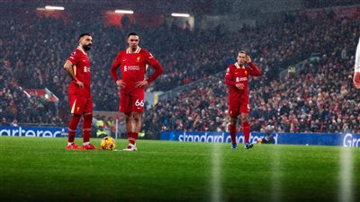 أرنولد في ورطة أمام جمهور ليفربول بسبب فان دايك ومحمد صلاح