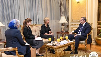 الهجرة غير الشرعية والحوار الوطني.. أبرز المناقشات بين وزير الشئون النيابية وسفيرة الاتحاد الأوروبي