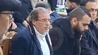 بحضور خالد يوسف ونجوم الفن.. انهيار ألفت عمر خلال عزاء والدها |بث مباشر 