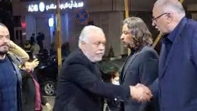 أبرزهم خالد يوسف وأشرف زكي.. نجوم الفن يواسون ألفت عمر في عزاء والدها