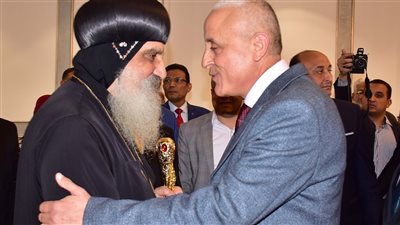 محافظ الأقصر يزور كنائس الطوائف المسيحية لتهنئتهم بعيد الميلاد المجيد