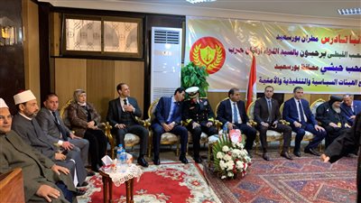 محافظ بورسعيد يشارك في احتفالات عيد الميلاد المجيد.. ويؤكد: ولد لكم ملك الحب والسلام