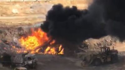 استمرار عمليات التبريد بعد تجدد النيران بموقع حريق خط أنابيب بترول بالخانكة| بث مباشر 