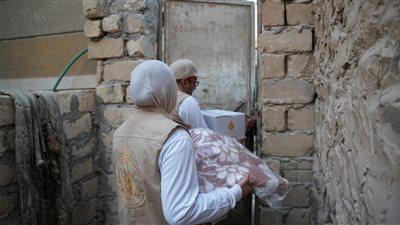 تحت إشراف الإمام الأكبر.. بيت الزكاة يوزع بطاطين ومواد غذائية على المستحقين بمحافظة السويس 