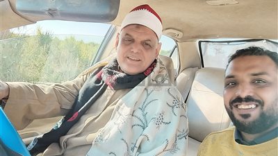 أول تعليق لقارئ القرآن بعد منحه العيدية للصغار داخل كنيسة بقنا: موقف عفوي غير مقصود